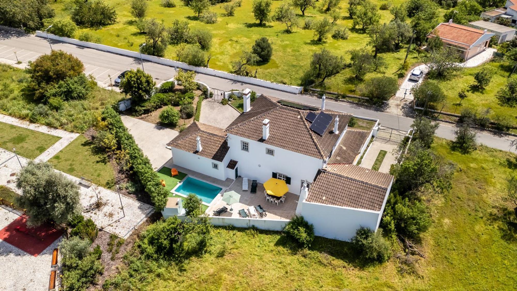 Sunny & Calm 4 Bdr House W/ Pool By Lovelystay Santo Estevao  Kültér fotó