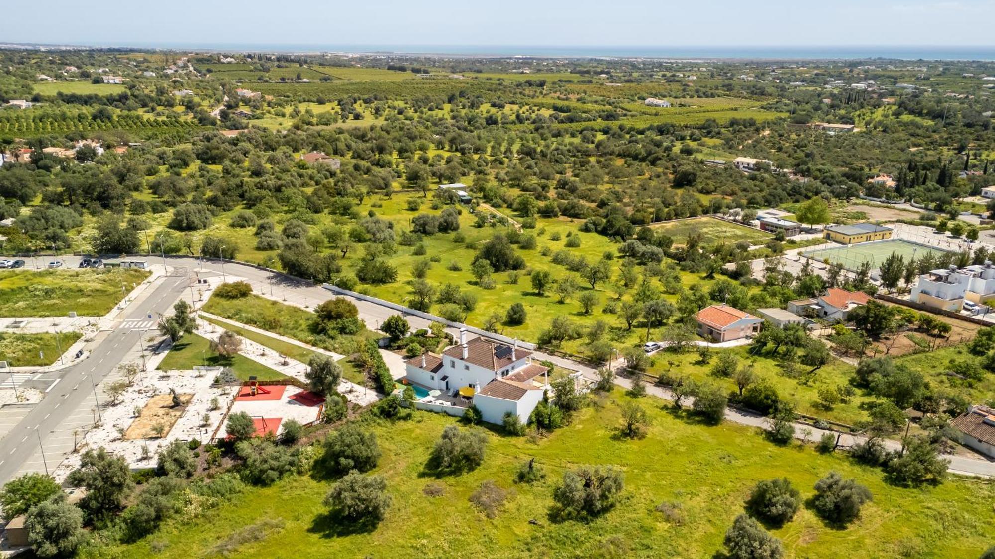 Sunny & Calm 4 Bdr House W/ Pool By Lovelystay Santo Estevao  Kültér fotó